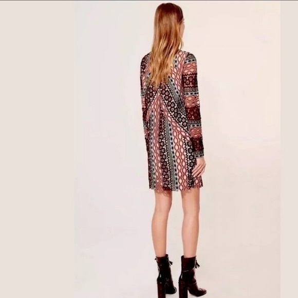 Runway Fall 2016  Tory Burch Metallic Ribbon Guipure Crochet Dress - Picture 4 of 7